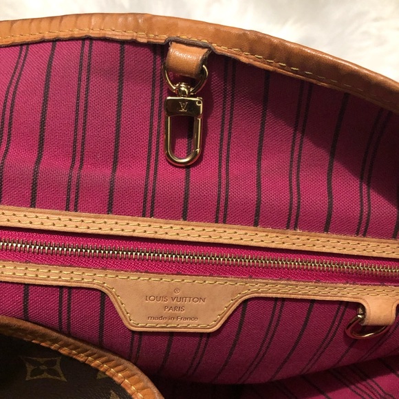 LOUIS VUITTON Handbag 👜 - Picture 3 of 8